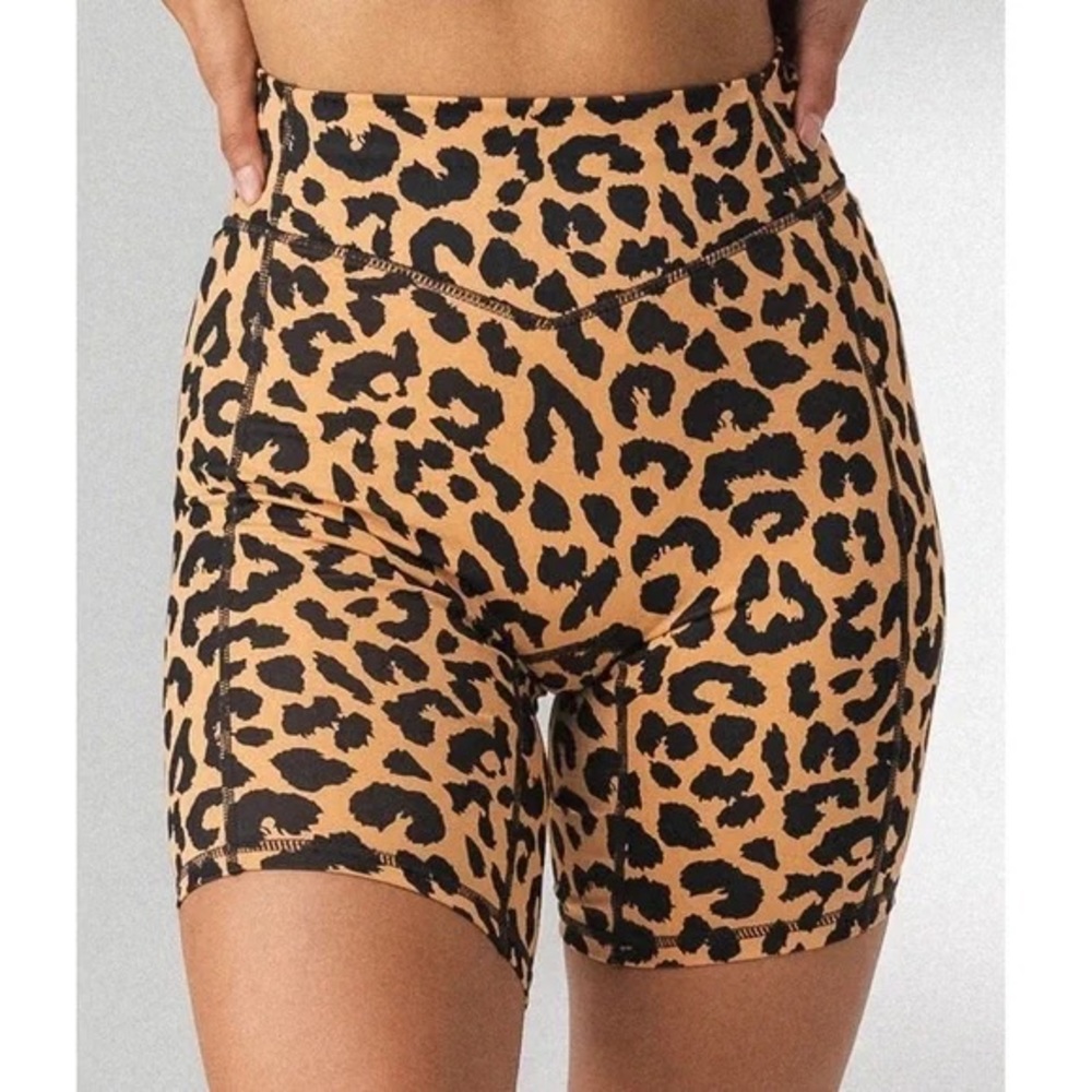 Balance Athletica- King Cheetah Ascend Shorts- size small